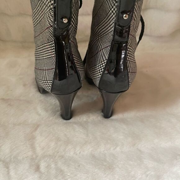 Michael Antonio Black,White &Red plaid fabric lace up boots, black trim SZ7.5 - Picture 10 of 12